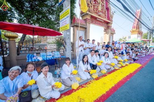 ภาพ No.202411:พิธีต้อนรับพระธรรมยาตรา ณ อนุสรณ์สถานลำดับที่ 7 สถานที่ขยายวิชชาธรรมกาย วัดพระธรรมกาย ต.คลองสาม อ.คลองหลวง จ.ปทุมธานี ในโครงการธรรมยาตรา กตัญญูบูชา มหาปูชนียาจารย์ พระมงคลเทพมุนี(สด จนฺทสโร) พระผู้ปราบมาร อนุสรณ์สถาน 7 แห่ง ปีที่ 13 วันที่ 26 มกราคม 2568