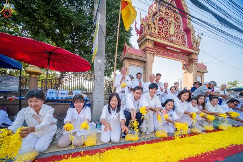 ภาพ No.202413:พิธีต้อนรับพระธรรมยาตรา ณ อนุสรณ์สถานลำดับที่ 7 สถานที่ขยายวิชชาธรรมกาย วัดพระธรรมกาย ต.คลองสาม อ.คลองหลวง จ.ปทุมธานี ในโครงการธรรมยาตรา กตัญญูบูชา มหาปูชนียาจารย์ พระมงคลเทพมุนี(สด จนฺทสโร) พระผู้ปราบมาร อนุสรณ์สถาน 7 แห่ง ปีที่ 13 วันที่ 26 มกราคม 2568