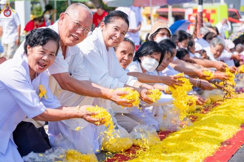 ภาพ No.202415:พิธีต้อนรับพระธรรมยาตรา ณ อนุสรณ์สถานลำดับที่ 7 สถานที่ขยายวิชชาธรรมกาย วัดพระธรรมกาย ต.คลองสาม อ.คลองหลวง จ.ปทุมธานี ในโครงการธรรมยาตรา กตัญญูบูชา มหาปูชนียาจารย์ พระมงคลเทพมุนี(สด จนฺทสโร) พระผู้ปราบมาร อนุสรณ์สถาน 7 แห่ง ปีที่ 13 วันที่ 26 มกราคม 2568