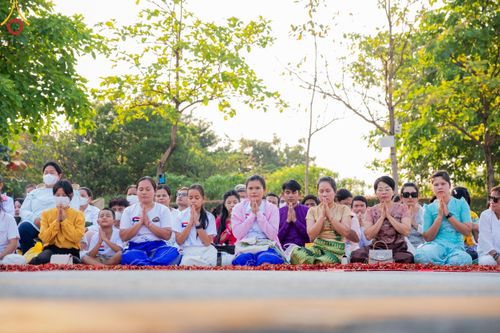 ภาพ No.202422:พิธีต้อนรับพระธรรมยาตรา ณ อนุสรณ์สถานลำดับที่ 7 สถานที่ขยายวิชชาธรรมกาย วัดพระธรรมกาย ต.คลองสาม อ.คลองหลวง จ.ปทุมธานี ในโครงการธรรมยาตรา กตัญญูบูชา มหาปูชนียาจารย์ พระมงคลเทพมุนี(สด จนฺทสโร) พระผู้ปราบมาร อนุสรณ์สถาน 7 แห่ง ปีที่ 13 วันที่ 26 มกราคม 2568