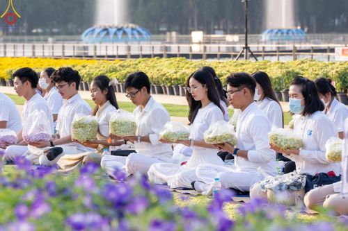 ภาพ No.202424:พิธีต้อนรับพระธรรมยาตรา ณ อนุสรณ์สถานลำดับที่ 7 สถานที่ขยายวิชชาธรรมกาย วัดพระธรรมกาย ต.คลองสาม อ.คลองหลวง จ.ปทุมธานี ในโครงการธรรมยาตรา กตัญญูบูชา มหาปูชนียาจารย์ พระมงคลเทพมุนี(สด จนฺทสโร) พระผู้ปราบมาร อนุสรณ์สถาน 7 แห่ง ปีที่ 13 วันที่ 26 มกราคม 2568
