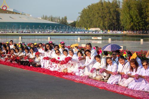 ภาพ No.202425:พิธีต้อนรับพระธรรมยาตรา ณ อนุสรณ์สถานลำดับที่ 7 สถานที่ขยายวิชชาธรรมกาย วัดพระธรรมกาย ต.คลองสาม อ.คลองหลวง จ.ปทุมธานี ในโครงการธรรมยาตรา กตัญญูบูชา มหาปูชนียาจารย์ พระมงคลเทพมุนี(สด จนฺทสโร) พระผู้ปราบมาร อนุสรณ์สถาน 7 แห่ง ปีที่ 13 วันที่ 26 มกราคม 2568