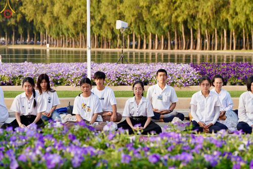 ภาพ No.202427:พิธีต้อนรับพระธรรมยาตรา ณ อนุสรณ์สถานลำดับที่ 7 สถานที่ขยายวิชชาธรรมกาย วัดพระธรรมกาย ต.คลองสาม อ.คลองหลวง จ.ปทุมธานี ในโครงการธรรมยาตรา กตัญญูบูชา มหาปูชนียาจารย์ พระมงคลเทพมุนี(สด จนฺทสโร) พระผู้ปราบมาร อนุสรณ์สถาน 7 แห่ง ปีที่ 13 วันที่ 26 มกราคม 2568