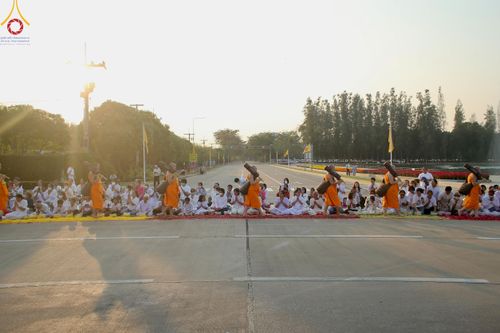 ภาพ No.202430:พิธีต้อนรับพระธรรมยาตรา ณ อนุสรณ์สถานลำดับที่ 7 สถานที่ขยายวิชชาธรรมกาย วัดพระธรรมกาย ต.คลองสาม อ.คลองหลวง จ.ปทุมธานี ในโครงการธรรมยาตรา กตัญญูบูชา มหาปูชนียาจารย์ พระมงคลเทพมุนี(สด จนฺทสโร) พระผู้ปราบมาร อนุสรณ์สถาน 7 แห่ง ปีที่ 13 วันที่ 26 มกราคม 2568