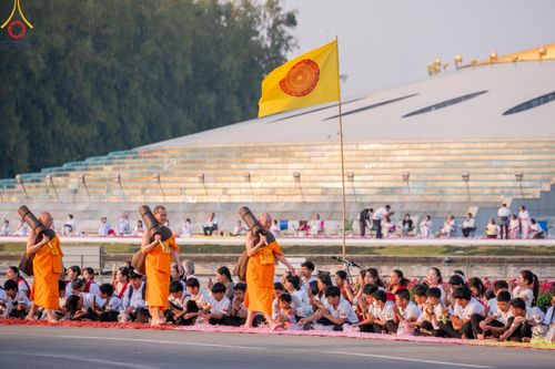 ภาพ No.202436:พิธีต้อนรับพระธรรมยาตรา ณ อนุสรณ์สถานลำดับที่ 7 สถานที่ขยายวิชชาธรรมกาย วัดพระธรรมกาย ต.คลองสาม อ.คลองหลวง จ.ปทุมธานี ในโครงการธรรมยาตรา กตัญญูบูชา มหาปูชนียาจารย์ พระมงคลเทพมุนี(สด จนฺทสโร) พระผู้ปราบมาร อนุสรณ์สถาน 7 แห่ง ปีที่ 13 วันที่ 26 มกราคม 2568