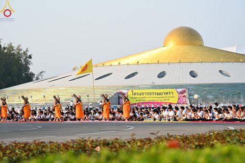 ภาพ No.202437:พิธีต้อนรับพระธรรมยาตรา ณ อนุสรณ์สถานลำดับที่ 7 สถานที่ขยายวิชชาธรรมกาย วัดพระธรรมกาย ต.คลองสาม อ.คลองหลวง จ.ปทุมธานี ในโครงการธรรมยาตรา กตัญญูบูชา มหาปูชนียาจารย์ พระมงคลเทพมุนี(สด จนฺทสโร) พระผู้ปราบมาร อนุสรณ์สถาน 7 แห่ง ปีที่ 13 วันที่ 26 มกราคม 2568