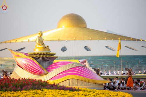 ภาพ No.202442:พิธีต้อนรับพระธรรมยาตรา ณ อนุสรณ์สถานลำดับที่ 7 สถานที่ขยายวิชชาธรรมกาย วัดพระธรรมกาย ต.คลองสาม อ.คลองหลวง จ.ปทุมธานี ในโครงการธรรมยาตรา กตัญญูบูชา มหาปูชนียาจารย์ พระมงคลเทพมุนี(สด จนฺทสโร) พระผู้ปราบมาร อนุสรณ์สถาน 7 แห่ง ปีที่ 13 วันที่ 26 มกราคม 2568