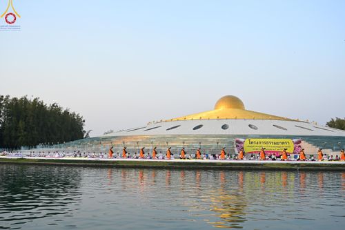 ภาพ No.202443:พิธีต้อนรับพระธรรมยาตรา ณ อนุสรณ์สถานลำดับที่ 7 สถานที่ขยายวิชชาธรรมกาย วัดพระธรรมกาย ต.คลองสาม อ.คลองหลวง จ.ปทุมธานี ในโครงการธรรมยาตรา กตัญญูบูชา มหาปูชนียาจารย์ พระมงคลเทพมุนี(สด จนฺทสโร) พระผู้ปราบมาร อนุสรณ์สถาน 7 แห่ง ปีที่ 13 วันที่ 26 มกราคม 2568