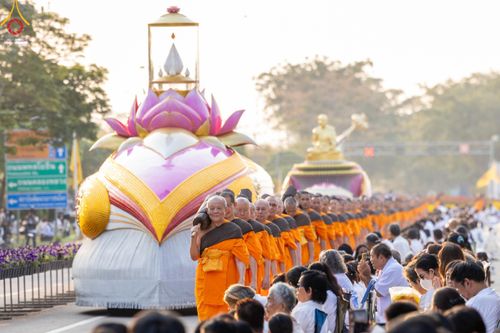 ภาพ No.202446:พิธีต้อนรับพระธรรมยาตรา ณ อนุสรณ์สถานลำดับที่ 7 สถานที่ขยายวิชชาธรรมกาย วัดพระธรรมกาย ต.คลองสาม อ.คลองหลวง จ.ปทุมธานี ในโครงการธรรมยาตรา กตัญญูบูชา มหาปูชนียาจารย์ พระมงคลเทพมุนี(สด จนฺทสโร) พระผู้ปราบมาร อนุสรณ์สถาน 7 แห่ง ปีที่ 13 วันที่ 26 มกราคม 2568