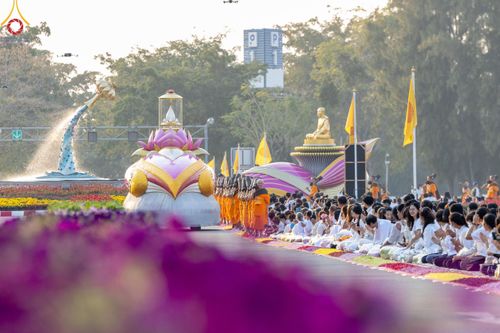 ภาพ No.202447:พิธีต้อนรับพระธรรมยาตรา ณ อนุสรณ์สถานลำดับที่ 7 สถานที่ขยายวิชชาธรรมกาย วัดพระธรรมกาย ต.คลองสาม อ.คลองหลวง จ.ปทุมธานี ในโครงการธรรมยาตรา กตัญญูบูชา มหาปูชนียาจารย์ พระมงคลเทพมุนี(สด จนฺทสโร) พระผู้ปราบมาร อนุสรณ์สถาน 7 แห่ง ปีที่ 13 วันที่ 26 มกราคม 2568