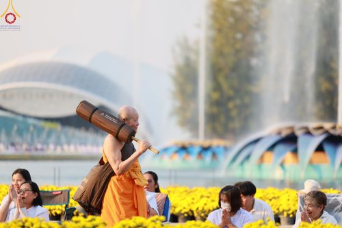 ภาพ No.202449:พิธีต้อนรับพระธรรมยาตรา ณ อนุสรณ์สถานลำดับที่ 7 สถานที่ขยายวิชชาธรรมกาย วัดพระธรรมกาย ต.คลองสาม อ.คลองหลวง จ.ปทุมธานี ในโครงการธรรมยาตรา กตัญญูบูชา มหาปูชนียาจารย์ พระมงคลเทพมุนี(สด จนฺทสโร) พระผู้ปราบมาร อนุสรณ์สถาน 7 แห่ง ปีที่ 13 วันที่ 26 มกราคม 2568