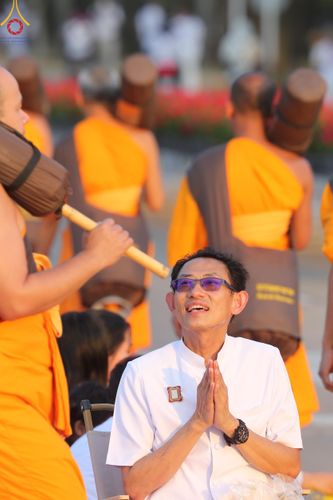 ภาพ No.202461:พิธีต้อนรับพระธรรมยาตรา ณ อนุสรณ์สถานลำดับที่ 7 สถานที่ขยายวิชชาธรรมกาย วัดพระธรรมกาย ต.คลองสาม อ.คลองหลวง จ.ปทุมธานี ในโครงการธรรมยาตรา กตัญญูบูชา มหาปูชนียาจารย์ พระมงคลเทพมุนี(สด จนฺทสโร) พระผู้ปราบมาร อนุสรณ์สถาน 7 แห่ง ปีที่ 13 วันที่ 26 มกราคม 2568