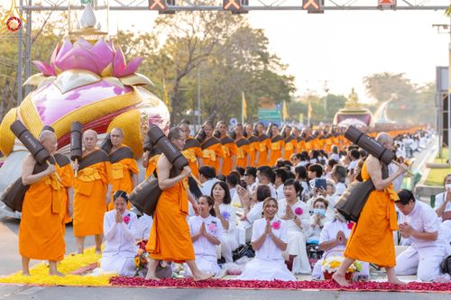 ภาพ No.202462:พิธีต้อนรับพระธรรมยาตรา ณ อนุสรณ์สถานลำดับที่ 7 สถานที่ขยายวิชชาธรรมกาย วัดพระธรรมกาย ต.คลองสาม อ.คลองหลวง จ.ปทุมธานี ในโครงการธรรมยาตรา กตัญญูบูชา มหาปูชนียาจารย์ พระมงคลเทพมุนี(สด จนฺทสโร) พระผู้ปราบมาร อนุสรณ์สถาน 7 แห่ง ปีที่ 13 วันที่ 26 มกราคม 2568