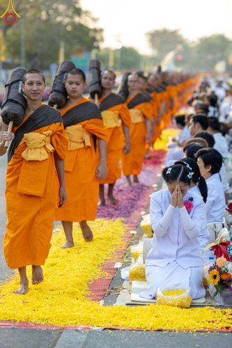 ภาพ No.202465:พิธีต้อนรับพระธรรมยาตรา ณ อนุสรณ์สถานลำดับที่ 7 สถานที่ขยายวิชชาธรรมกาย วัดพระธรรมกาย ต.คลองสาม อ.คลองหลวง จ.ปทุมธานี ในโครงการธรรมยาตรา กตัญญูบูชา มหาปูชนียาจารย์ พระมงคลเทพมุนี(สด จนฺทสโร) พระผู้ปราบมาร อนุสรณ์สถาน 7 แห่ง ปีที่ 13 วันที่ 26 มกราคม 2568