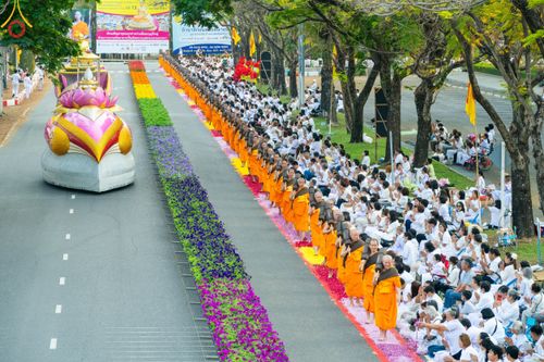 ภาพ No.202467:พิธีต้อนรับพระธรรมยาตรา ณ อนุสรณ์สถานลำดับที่ 7 สถานที่ขยายวิชชาธรรมกาย วัดพระธรรมกาย ต.คลองสาม อ.คลองหลวง จ.ปทุมธานี ในโครงการธรรมยาตรา กตัญญูบูชา มหาปูชนียาจารย์ พระมงคลเทพมุนี(สด จนฺทสโร) พระผู้ปราบมาร อนุสรณ์สถาน 7 แห่ง ปีที่ 13 วันที่ 26 มกราคม 2568