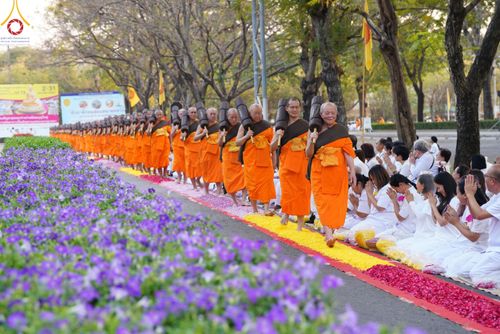ภาพ No.202473:พิธีต้อนรับพระธรรมยาตรา ณ อนุสรณ์สถานลำดับที่ 7 สถานที่ขยายวิชชาธรรมกาย วัดพระธรรมกาย ต.คลองสาม อ.คลองหลวง จ.ปทุมธานี ในโครงการธรรมยาตรา กตัญญูบูชา มหาปูชนียาจารย์ พระมงคลเทพมุนี(สด จนฺทสโร) พระผู้ปราบมาร อนุสรณ์สถาน 7 แห่ง ปีที่ 13 วันที่ 26 มกราคม 2568
