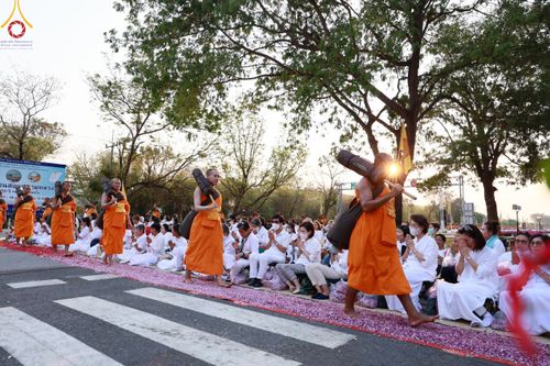 ภาพ No.202475:พิธีต้อนรับพระธรรมยาตรา ณ อนุสรณ์สถานลำดับที่ 7 สถานที่ขยายวิชชาธรรมกาย วัดพระธรรมกาย ต.คลองสาม อ.คลองหลวง จ.ปทุมธานี ในโครงการธรรมยาตรา กตัญญูบูชา มหาปูชนียาจารย์ พระมงคลเทพมุนี(สด จนฺทสโร) พระผู้ปราบมาร อนุสรณ์สถาน 7 แห่ง ปีที่ 13 วันที่ 26 มกราคม 2568
