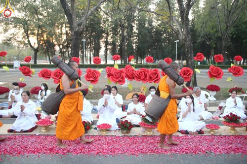 ภาพ No.202477:พิธีต้อนรับพระธรรมยาตรา ณ อนุสรณ์สถานลำดับที่ 7 สถานที่ขยายวิชชาธรรมกาย วัดพระธรรมกาย ต.คลองสาม อ.คลองหลวง จ.ปทุมธานี ในโครงการธรรมยาตรา กตัญญูบูชา มหาปูชนียาจารย์ พระมงคลเทพมุนี(สด จนฺทสโร) พระผู้ปราบมาร อนุสรณ์สถาน 7 แห่ง ปีที่ 13 วันที่ 26 มกราคม 2568