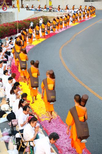 ภาพ No.202482:พิธีต้อนรับพระธรรมยาตรา ณ อนุสรณ์สถานลำดับที่ 7 สถานที่ขยายวิชชาธรรมกาย วัดพระธรรมกาย ต.คลองสาม อ.คลองหลวง จ.ปทุมธานี ในโครงการธรรมยาตรา กตัญญูบูชา มหาปูชนียาจารย์ พระมงคลเทพมุนี(สด จนฺทสโร) พระผู้ปราบมาร อนุสรณ์สถาน 7 แห่ง ปีที่ 13 วันที่ 26 มกราคม 2568