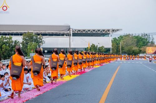ภาพ No.202485:พิธีต้อนรับพระธรรมยาตรา ณ อนุสรณ์สถานลำดับที่ 7 สถานที่ขยายวิชชาธรรมกาย วัดพระธรรมกาย ต.คลองสาม อ.คลองหลวง จ.ปทุมธานี ในโครงการธรรมยาตรา กตัญญูบูชา มหาปูชนียาจารย์ พระมงคลเทพมุนี(สด จนฺทสโร) พระผู้ปราบมาร อนุสรณ์สถาน 7 แห่ง ปีที่ 13 วันที่ 26 มกราคม 2568
