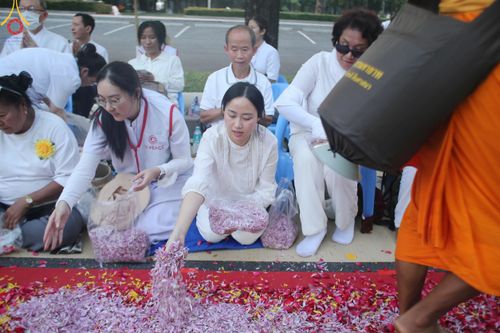 ภาพ No.202487:พิธีต้อนรับพระธรรมยาตรา ณ อนุสรณ์สถานลำดับที่ 7 สถานที่ขยายวิชชาธรรมกาย วัดพระธรรมกาย ต.คลองสาม อ.คลองหลวง จ.ปทุมธานี ในโครงการธรรมยาตรา กตัญญูบูชา มหาปูชนียาจารย์ พระมงคลเทพมุนี(สด จนฺทสโร) พระผู้ปราบมาร อนุสรณ์สถาน 7 แห่ง ปีที่ 13 วันที่ 26 มกราคม 2568