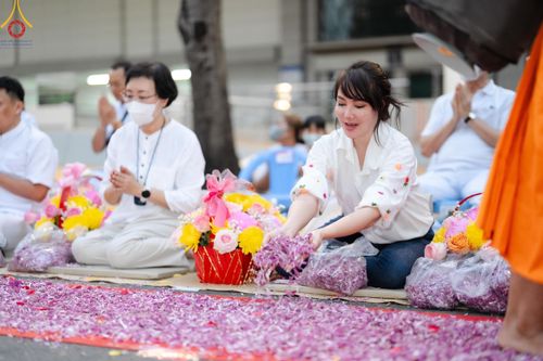 ภาพ No.202488:พิธีต้อนรับพระธรรมยาตรา ณ อนุสรณ์สถานลำดับที่ 7 สถานที่ขยายวิชชาธรรมกาย วัดพระธรรมกาย ต.คลองสาม อ.คลองหลวง จ.ปทุมธานี ในโครงการธรรมยาตรา กตัญญูบูชา มหาปูชนียาจารย์ พระมงคลเทพมุนี(สด จนฺทสโร) พระผู้ปราบมาร อนุสรณ์สถาน 7 แห่ง ปีที่ 13 วันที่ 26 มกราคม 2568