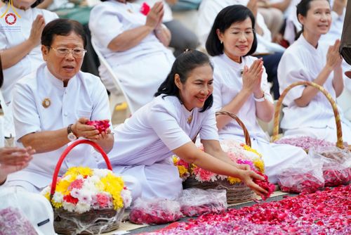 ภาพ No.202489:พิธีต้อนรับพระธรรมยาตรา ณ อนุสรณ์สถานลำดับที่ 7 สถานที่ขยายวิชชาธรรมกาย วัดพระธรรมกาย ต.คลองสาม อ.คลองหลวง จ.ปทุมธานี ในโครงการธรรมยาตรา กตัญญูบูชา มหาปูชนียาจารย์ พระมงคลเทพมุนี(สด จนฺทสโร) พระผู้ปราบมาร อนุสรณ์สถาน 7 แห่ง ปีที่ 13 วันที่ 26 มกราคม 2568