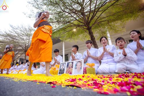 ภาพ No.202492:พิธีต้อนรับพระธรรมยาตรา ณ อนุสรณ์สถานลำดับที่ 7 สถานที่ขยายวิชชาธรรมกาย วัดพระธรรมกาย ต.คลองสาม อ.คลองหลวง จ.ปทุมธานี ในโครงการธรรมยาตรา กตัญญูบูชา มหาปูชนียาจารย์ พระมงคลเทพมุนี(สด จนฺทสโร) พระผู้ปราบมาร อนุสรณ์สถาน 7 แห่ง ปีที่ 13 วันที่ 26 มกราคม 2568