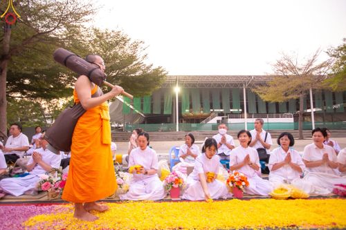 ภาพ No.202493:พิธีต้อนรับพระธรรมยาตรา ณ อนุสรณ์สถานลำดับที่ 7 สถานที่ขยายวิชชาธรรมกาย วัดพระธรรมกาย ต.คลองสาม อ.คลองหลวง จ.ปทุมธานี ในโครงการธรรมยาตรา กตัญญูบูชา มหาปูชนียาจารย์ พระมงคลเทพมุนี(สด จนฺทสโร) พระผู้ปราบมาร อนุสรณ์สถาน 7 แห่ง ปีที่ 13 วันที่ 26 มกราคม 2568