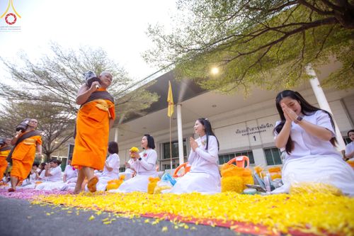 ภาพ No.202494:พิธีต้อนรับพระธรรมยาตรา ณ อนุสรณ์สถานลำดับที่ 7 สถานที่ขยายวิชชาธรรมกาย วัดพระธรรมกาย ต.คลองสาม อ.คลองหลวง จ.ปทุมธานี ในโครงการธรรมยาตรา กตัญญูบูชา มหาปูชนียาจารย์ พระมงคลเทพมุนี(สด จนฺทสโร) พระผู้ปราบมาร อนุสรณ์สถาน 7 แห่ง ปีที่ 13 วันที่ 26 มกราคม 2568