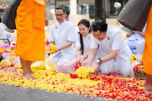 ภาพ No.202498:พิธีต้อนรับพระธรรมยาตรา ณ อนุสรณ์สถานลำดับที่ 7 สถานที่ขยายวิชชาธรรมกาย วัดพระธรรมกาย ต.คลองสาม อ.คลองหลวง จ.ปทุมธานี ในโครงการธรรมยาตรา กตัญญูบูชา มหาปูชนียาจารย์ พระมงคลเทพมุนี(สด จนฺทสโร) พระผู้ปราบมาร อนุสรณ์สถาน 7 แห่ง ปีที่ 13 วันที่ 26 มกราคม 2568