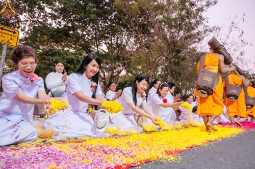 ภาพ No.202499:พิธีต้อนรับพระธรรมยาตรา ณ อนุสรณ์สถานลำดับที่ 7 สถานที่ขยายวิชชาธรรมกาย วัดพระธรรมกาย ต.คลองสาม อ.คลองหลวง จ.ปทุมธานี ในโครงการธรรมยาตรา กตัญญูบูชา มหาปูชนียาจารย์ พระมงคลเทพมุนี(สด จนฺทสโร) พระผู้ปราบมาร อนุสรณ์สถาน 7 แห่ง ปีที่ 13 วันที่ 26 มกราคม 2568
