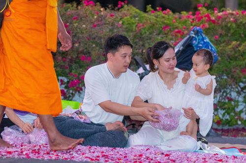 ภาพ No.202511:พิธีต้อนรับพระธรรมยาตรา ณ อนุสรณ์สถานลำดับที่ 7 สถานที่ขยายวิชชาธรรมกาย วัดพระธรรมกาย ต.คลองสาม อ.คลองหลวง จ.ปทุมธานี ในโครงการธรรมยาตรา กตัญญูบูชา มหาปูชนียาจารย์ พระมงคลเทพมุนี(สด จนฺทสโร) พระผู้ปราบมาร อนุสรณ์สถาน 7 แห่ง ปีที่ 13 วันที่ 26 มกราคม 2568