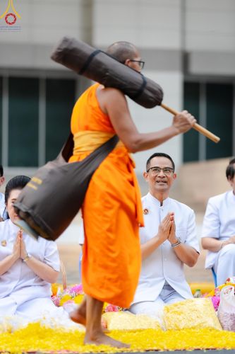 ภาพ No.202513:พิธีต้อนรับพระธรรมยาตรา ณ อนุสรณ์สถานลำดับที่ 7 สถานที่ขยายวิชชาธรรมกาย วัดพระธรรมกาย ต.คลองสาม อ.คลองหลวง จ.ปทุมธานี ในโครงการธรรมยาตรา กตัญญูบูชา มหาปูชนียาจารย์ พระมงคลเทพมุนี(สด จนฺทสโร) พระผู้ปราบมาร อนุสรณ์สถาน 7 แห่ง ปีที่ 13 วันที่ 26 มกราคม 2568