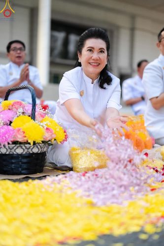 ภาพ No.202518:พิธีต้อนรับพระธรรมยาตรา ณ อนุสรณ์สถานลำดับที่ 7 สถานที่ขยายวิชชาธรรมกาย วัดพระธรรมกาย ต.คลองสาม อ.คลองหลวง จ.ปทุมธานี ในโครงการธรรมยาตรา กตัญญูบูชา มหาปูชนียาจารย์ พระมงคลเทพมุนี(สด จนฺทสโร) พระผู้ปราบมาร อนุสรณ์สถาน 7 แห่ง ปีที่ 13 วันที่ 26 มกราคม 2568