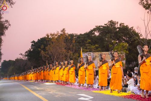 ภาพ No.202526:พิธีต้อนรับพระธรรมยาตรา ณ อนุสรณ์สถานลำดับที่ 7 สถานที่ขยายวิชชาธรรมกาย วัดพระธรรมกาย ต.คลองสาม อ.คลองหลวง จ.ปทุมธานี ในโครงการธรรมยาตรา กตัญญูบูชา มหาปูชนียาจารย์ พระมงคลเทพมุนี(สด จนฺทสโร) พระผู้ปราบมาร อนุสรณ์สถาน 7 แห่ง ปีที่ 13 วันที่ 26 มกราคม 2568
