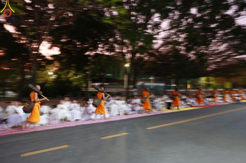 ภาพ No.202528:พิธีต้อนรับพระธรรมยาตรา ณ อนุสรณ์สถานลำดับที่ 7 สถานที่ขยายวิชชาธรรมกาย วัดพระธรรมกาย ต.คลองสาม อ.คลองหลวง จ.ปทุมธานี ในโครงการธรรมยาตรา กตัญญูบูชา มหาปูชนียาจารย์ พระมงคลเทพมุนี(สด จนฺทสโร) พระผู้ปราบมาร อนุสรณ์สถาน 7 แห่ง ปีที่ 13 วันที่ 26 มกราคม 2568