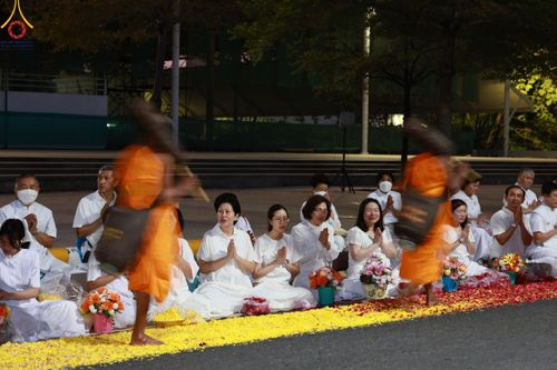 ภาพ No.202530:พิธีต้อนรับพระธรรมยาตรา ณ อนุสรณ์สถานลำดับที่ 7 สถานที่ขยายวิชชาธรรมกาย วัดพระธรรมกาย ต.คลองสาม อ.คลองหลวง จ.ปทุมธานี ในโครงการธรรมยาตรา กตัญญูบูชา มหาปูชนียาจารย์ พระมงคลเทพมุนี(สด จนฺทสโร) พระผู้ปราบมาร อนุสรณ์สถาน 7 แห่ง ปีที่ 13 วันที่ 26 มกราคม 2568
