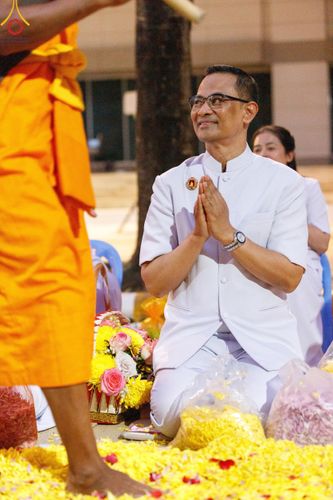 ภาพ No.202552:พิธีต้อนรับพระธรรมยาตรา ณ อนุสรณ์สถานลำดับที่ 7 สถานที่ขยายวิชชาธรรมกาย วัดพระธรรมกาย ต.คลองสาม อ.คลองหลวง จ.ปทุมธานี ในโครงการธรรมยาตรา กตัญญูบูชา มหาปูชนียาจารย์ พระมงคลเทพมุนี(สด จนฺทสโร) พระผู้ปราบมาร อนุสรณ์สถาน 7 แห่ง ปีที่ 13 วันที่ 26 มกราคม 2568