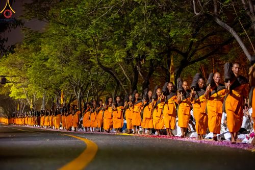 ภาพ No.202563:พิธีต้อนรับพระธรรมยาตรา ณ อนุสรณ์สถานลำดับที่ 7 สถานที่ขยายวิชชาธรรมกาย วัดพระธรรมกาย ต.คลองสาม อ.คลองหลวง จ.ปทุมธานี ในโครงการธรรมยาตรา กตัญญูบูชา มหาปูชนียาจารย์ พระมงคลเทพมุนี(สด จนฺทสโร) พระผู้ปราบมาร อนุสรณ์สถาน 7 แห่ง ปีที่ 13 วันที่ 26 มกราคม 2568