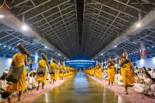 ภาพ No.202577:พิธีต้อนรับพระธรรมยาตรา ณ อนุสรณ์สถานลำดับที่ 7 สถานที่ขยายวิชชาธรรมกาย วัดพระธรรมกาย ต.คลองสาม อ.คลองหลวง จ.ปทุมธานี ในโครงการธรรมยาตรา กตัญญูบูชา มหาปูชนียาจารย์ พระมงคลเทพมุนี(สด จนฺทสโร) พระผู้ปราบมาร อนุสรณ์สถาน 7 แห่ง ปีที่ 13 วันที่ 26 มกราคม 2568
