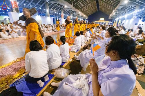 ภาพ No.202584:พิธีต้อนรับพระธรรมยาตรา ณ อนุสรณ์สถานลำดับที่ 7 สถานที่ขยายวิชชาธรรมกาย วัดพระธรรมกาย ต.คลองสาม อ.คลองหลวง จ.ปทุมธานี ในโครงการธรรมยาตรา กตัญญูบูชา มหาปูชนียาจารย์ พระมงคลเทพมุนี(สด จนฺทสโร) พระผู้ปราบมาร อนุสรณ์สถาน 7 แห่ง ปีที่ 13 วันที่ 26 มกราคม 2568
