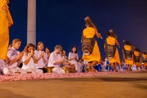 ภาพ No.202589:พิธีต้อนรับพระธรรมยาตรา ณ อนุสรณ์สถานลำดับที่ 7 สถานที่ขยายวิชชาธรรมกาย วัดพระธรรมกาย ต.คลองสาม อ.คลองหลวง จ.ปทุมธานี ในโครงการธรรมยาตรา กตัญญูบูชา มหาปูชนียาจารย์ พระมงคลเทพมุนี(สด จนฺทสโร) พระผู้ปราบมาร อนุสรณ์สถาน 7 แห่ง ปีที่ 13 วันที่ 26 มกราคม 2568