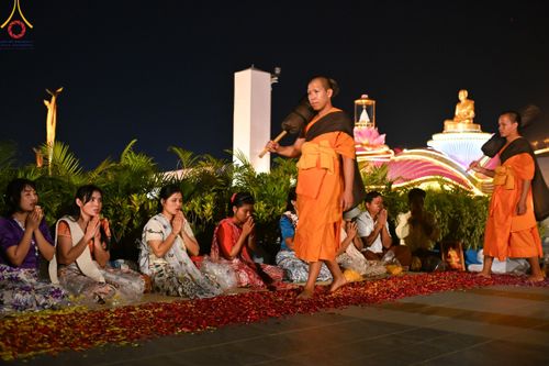 ภาพ No.202618:พิธีต้อนรับพระธรรมยาตรา ณ อนุสรณ์สถานลำดับที่ 7 สถานที่ขยายวิชชาธรรมกาย วัดพระธรรมกาย ต.คลองสาม อ.คลองหลวง จ.ปทุมธานี ในโครงการธรรมยาตรา กตัญญูบูชา มหาปูชนียาจารย์ พระมงคลเทพมุนี(สด จนฺทสโร) พระผู้ปราบมาร อนุสรณ์สถาน 7 แห่ง ปีที่ 13 วันที่ 26 มกราคม 2568
