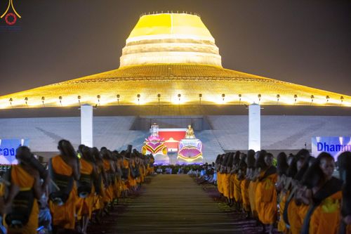 ภาพ No.202624:พิธีต้อนรับพระธรรมยาตรา ณ อนุสรณ์สถานลำดับที่ 7 สถานที่ขยายวิชชาธรรมกาย วัดพระธรรมกาย ต.คลองสาม อ.คลองหลวง จ.ปทุมธานี ในโครงการธรรมยาตรา กตัญญูบูชา มหาปูชนียาจารย์ พระมงคลเทพมุนี(สด จนฺทสโร) พระผู้ปราบมาร อนุสรณ์สถาน 7 แห่ง ปีที่ 13 วันที่ 26 มกราคม 2568