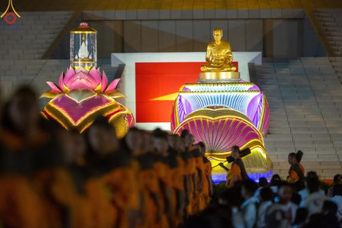 ภาพ No.202627:พิธีต้อนรับพระธรรมยาตรา ณ อนุสรณ์สถานลำดับที่ 7 สถานที่ขยายวิชชาธรรมกาย วัดพระธรรมกาย ต.คลองสาม อ.คลองหลวง จ.ปทุมธานี ในโครงการธรรมยาตรา กตัญญูบูชา มหาปูชนียาจารย์ พระมงคลเทพมุนี(สด จนฺทสโร) พระผู้ปราบมาร อนุสรณ์สถาน 7 แห่ง ปีที่ 13 วันที่ 26 มกราคม 2568