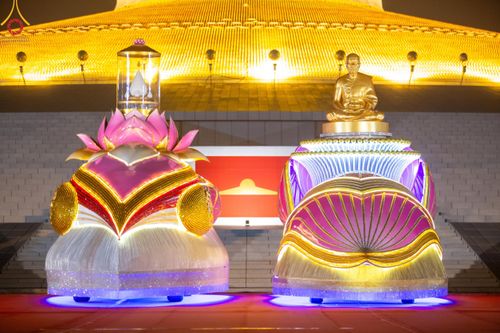 ภาพ No.202630:พิธีต้อนรับพระธรรมยาตรา ณ อนุสรณ์สถานลำดับที่ 7 สถานที่ขยายวิชชาธรรมกาย วัดพระธรรมกาย ต.คลองสาม อ.คลองหลวง จ.ปทุมธานี ในโครงการธรรมยาตรา กตัญญูบูชา มหาปูชนียาจารย์ พระมงคลเทพมุนี(สด จนฺทสโร) พระผู้ปราบมาร อนุสรณ์สถาน 7 แห่ง ปีที่ 13 วันที่ 26 มกราคม 2568