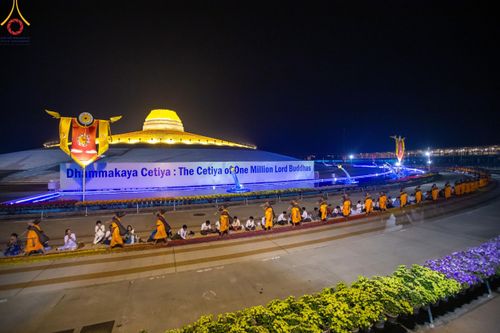 ภาพ No.202631:พิธีต้อนรับพระธรรมยาตรา ณ อนุสรณ์สถานลำดับที่ 7 สถานที่ขยายวิชชาธรรมกาย วัดพระธรรมกาย ต.คลองสาม อ.คลองหลวง จ.ปทุมธานี ในโครงการธรรมยาตรา กตัญญูบูชา มหาปูชนียาจารย์ พระมงคลเทพมุนี(สด จนฺทสโร) พระผู้ปราบมาร อนุสรณ์สถาน 7 แห่ง ปีที่ 13 วันที่ 26 มกราคม 2568