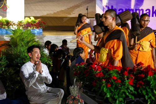 ภาพ No.202633:พิธีต้อนรับพระธรรมยาตรา ณ อนุสรณ์สถานลำดับที่ 7 สถานที่ขยายวิชชาธรรมกาย วัดพระธรรมกาย ต.คลองสาม อ.คลองหลวง จ.ปทุมธานี ในโครงการธรรมยาตรา กตัญญูบูชา มหาปูชนียาจารย์ พระมงคลเทพมุนี(สด จนฺทสโร) พระผู้ปราบมาร อนุสรณ์สถาน 7 แห่ง ปีที่ 13 วันที่ 26 มกราคม 2568