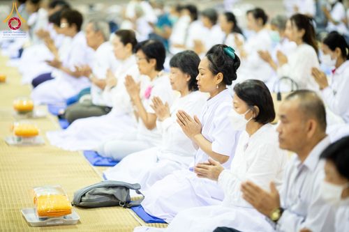 ภาพ No.202853:พิธีถวายภัตตาหารเป็นสังฆทาน แด่พระธรรมยาตรา ณ วัดพระธรรมกาย ตำบลคลองสาม อำเภอคลองหลวง จังหวัดปทุมธานี ในโครงการธรรมยาตรา กตัญญูบูชา มหาปูชนียาจารย์ พระมงคลเทพมุนี(สด จนฺทสโร) พระผู้ปราบมาร อนุสรณ์สถาน 7 แห่ง ปีที่ 13 วันที่ 28 มกราคม พ.ศ. 2568